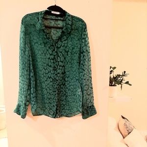 Equipment femme green leopard button shirt